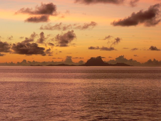 125- Un des derniers coucher de soleil sur Bora-Bora 
